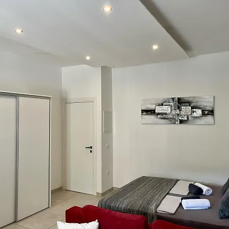 Plaza Teatro & Piazzale Teatro Rijeka