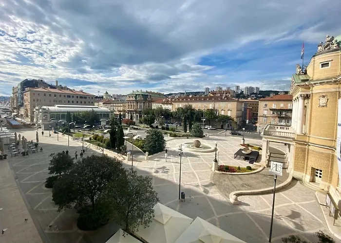 Plaza Teatro & Piazzale Teatro *