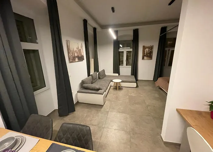 Plaza Teatro & Piazzale Teatro Apartment *