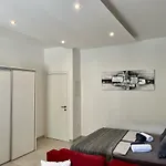 Plaza Teatro & Piazzale Teatro غييكا