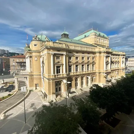 Plaza Teatro & Piazzale Teatro Apartamento *